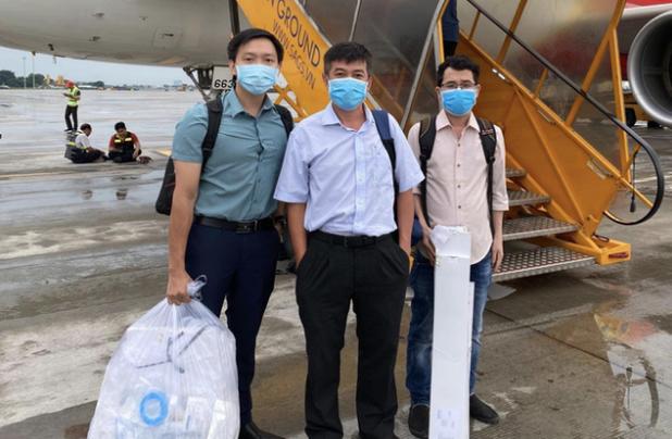 Các nhân viên y tế BV Chợ Rẫy lên đường đi Đà Nẵng.